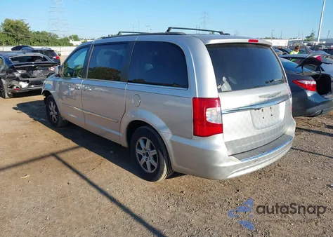 2011 Chrysler Town & Country Touring z USA, uszkodzony, nr VIN 2A4RR5DG6BR783068